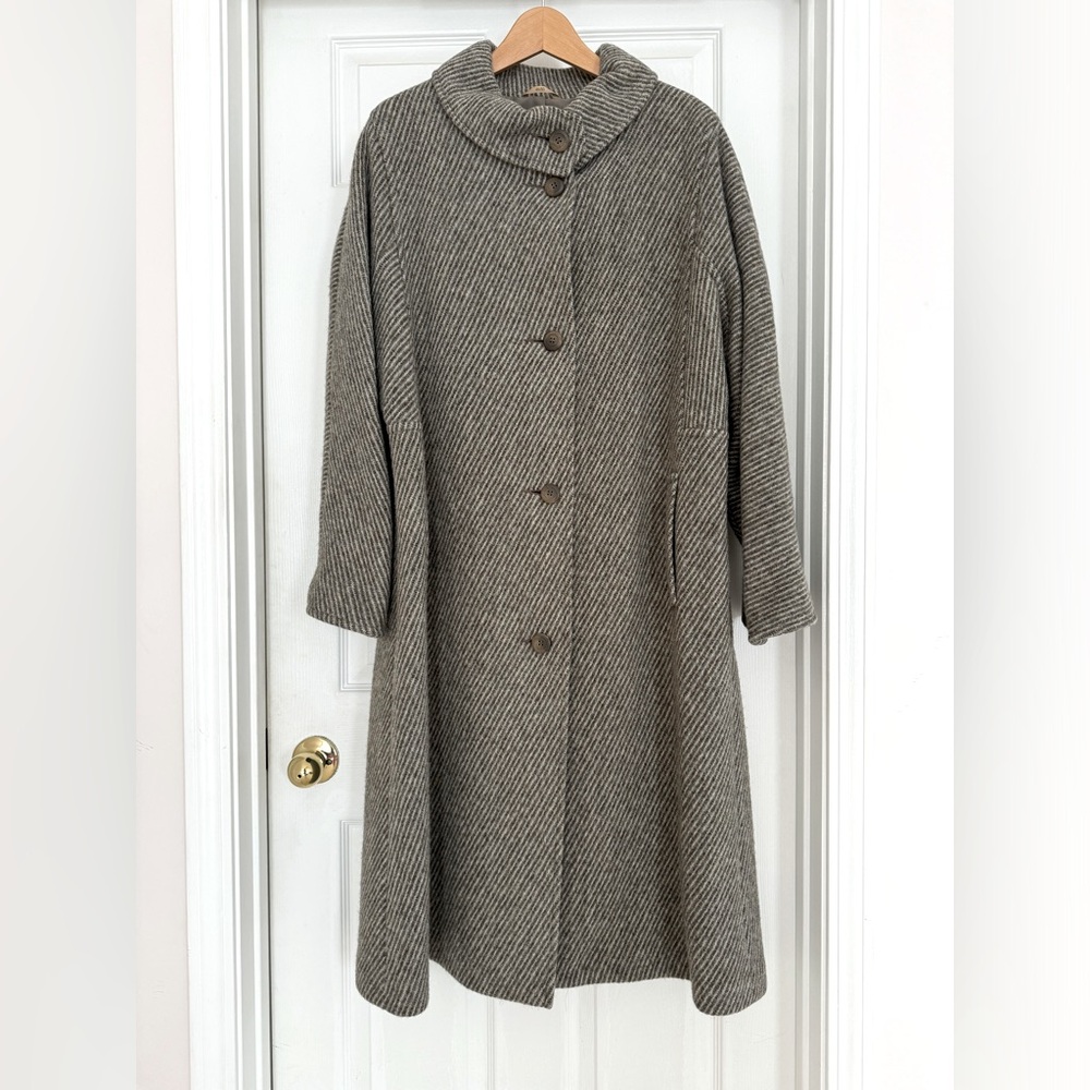 Vintage handmade grey herringbone wool winter coat - size 44/50